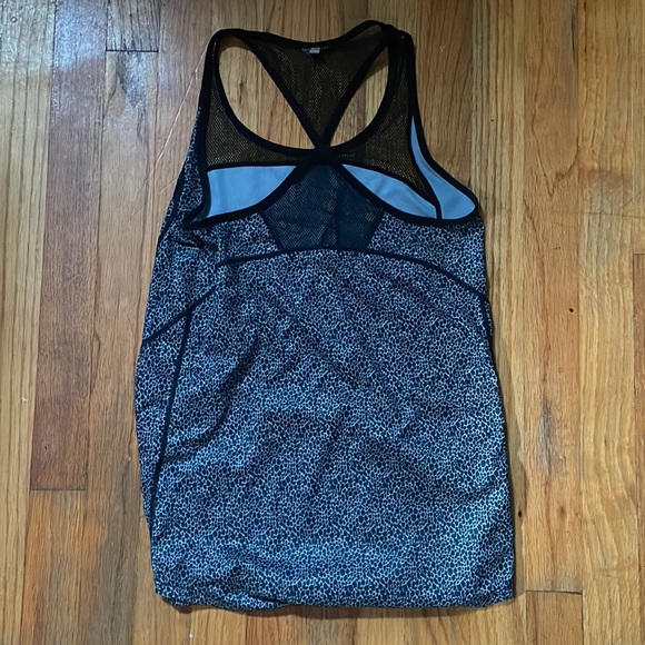 Xtra small Nike leopard tank top - Picture 2 of 2